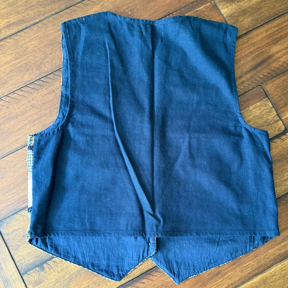 Vintage Floral Striped Vest with Button Closure - Picture 4 of 4